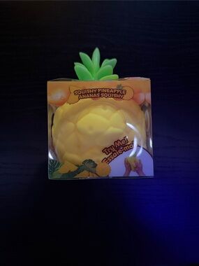 Sunny Days Jumbo Pineapple 🍍